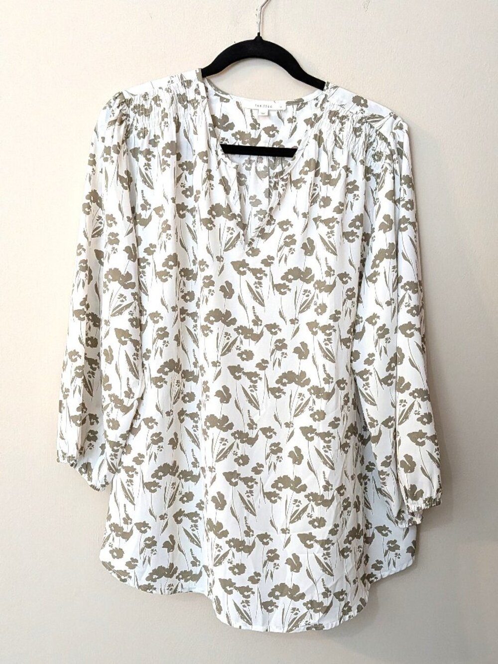 Fun2Fun Women's White & Taupe Floral 3/4 Sleeve Blouse. Size 1X